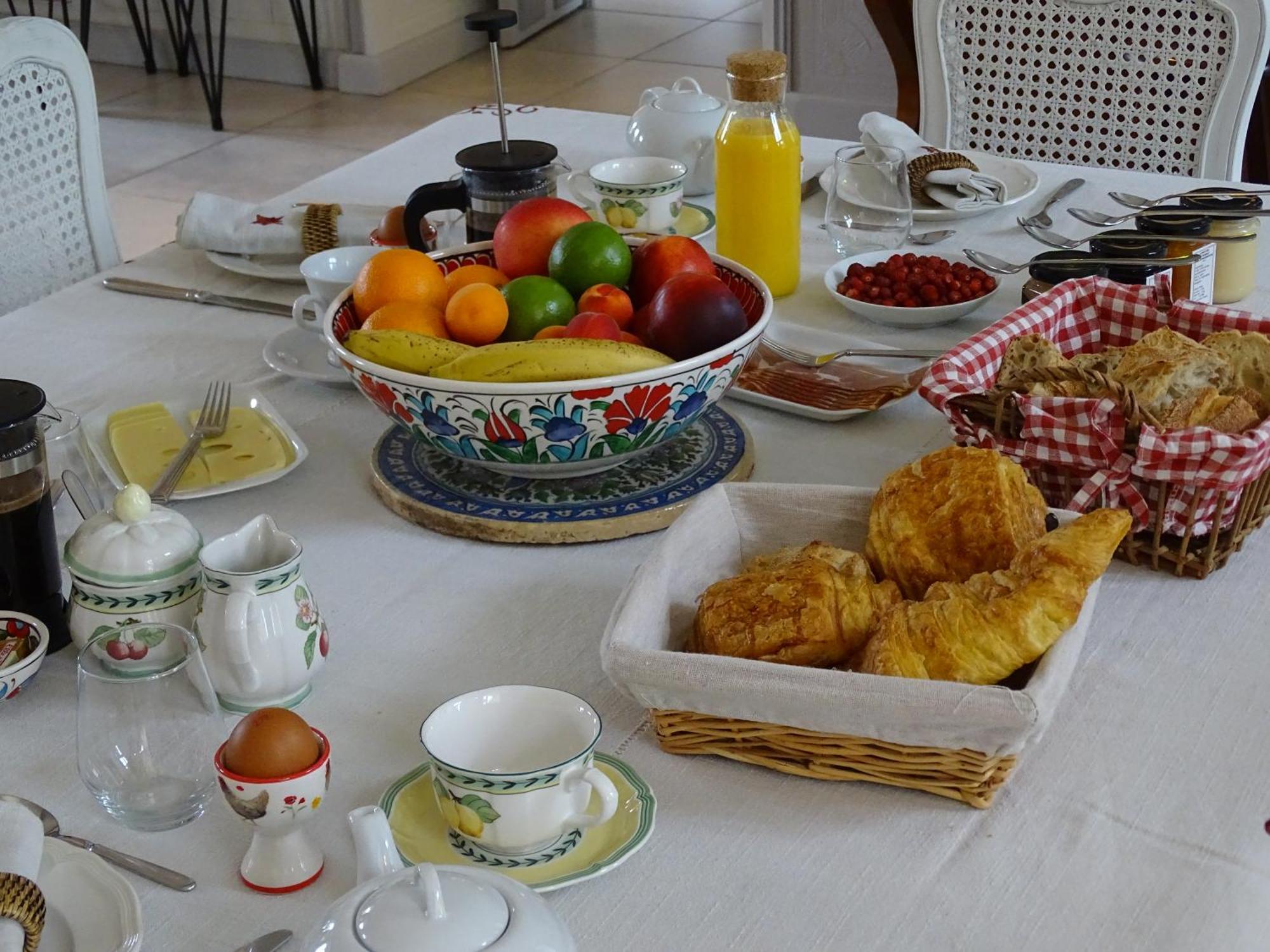Manoir Saint Martin Bed & Breakfast Percy  ภายนอก รูปภาพ